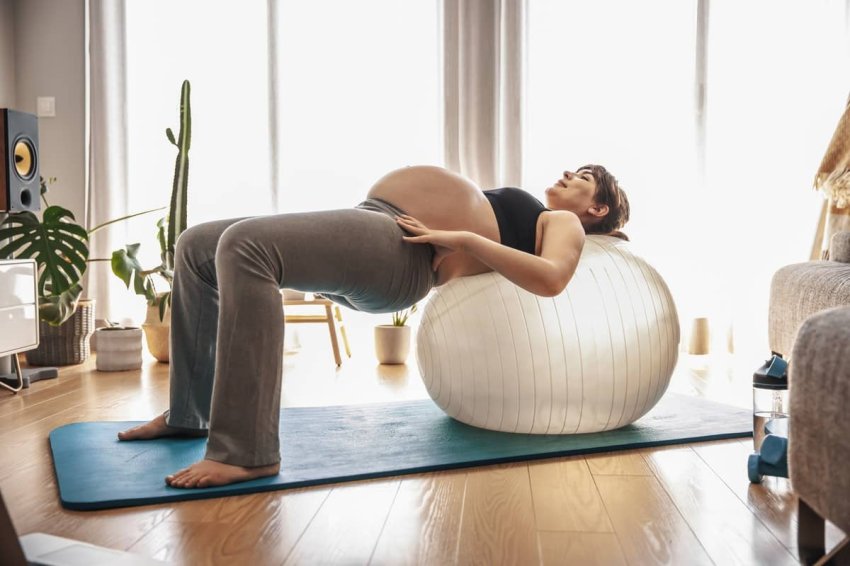 Cvičenie na fitlopte počas tehotenstva